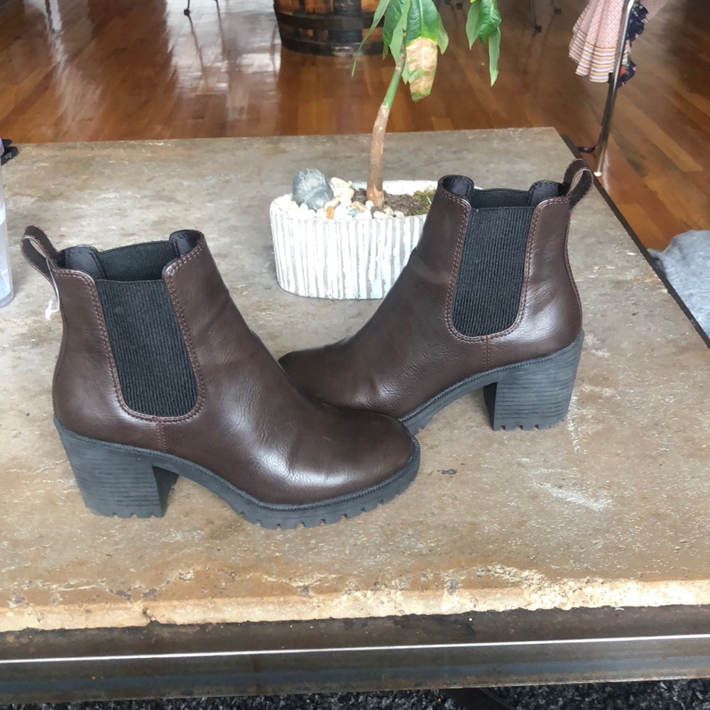 Dark Leather Chelsea boots